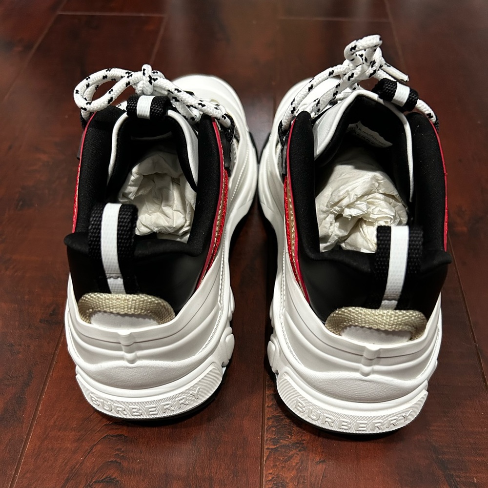 Burberry low top sneakers - Picture 5 of 7